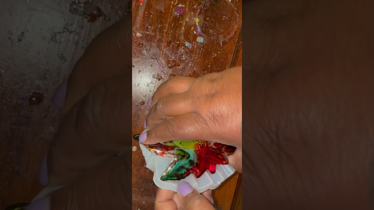 Demold with me Leaf Ashtray. Bob Marley inspired. #resinbusiness #resinashtray