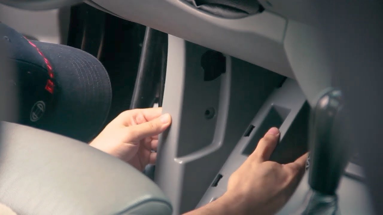 BMW X5 E53 – Как легко снять упор для ног и ручку капота своими руками