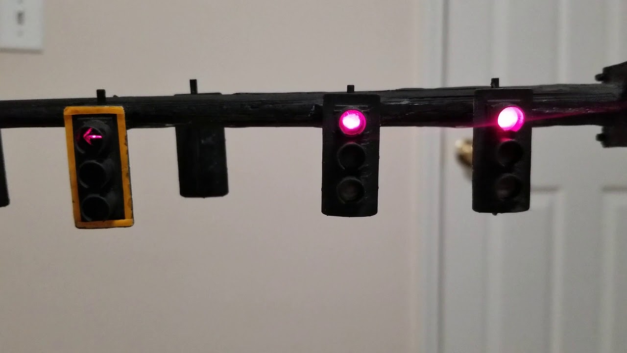 Model mini one way and flashing yellow arrow traffic signals with GDOT FYA pattern