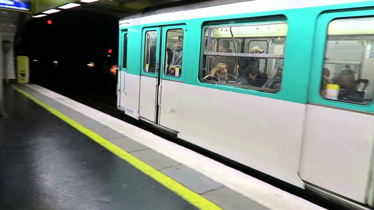 Paris Metro: Pere Lachaise Station Line 3 15 October 2015