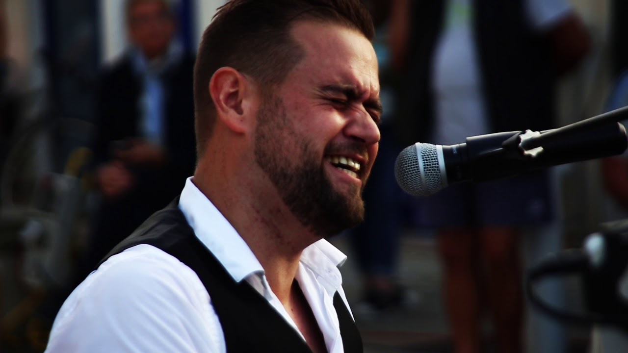 En pleine rue, Piano/voix sur Goodbye Marylou de Michel Polnareff (Acoustic Piano Cover)