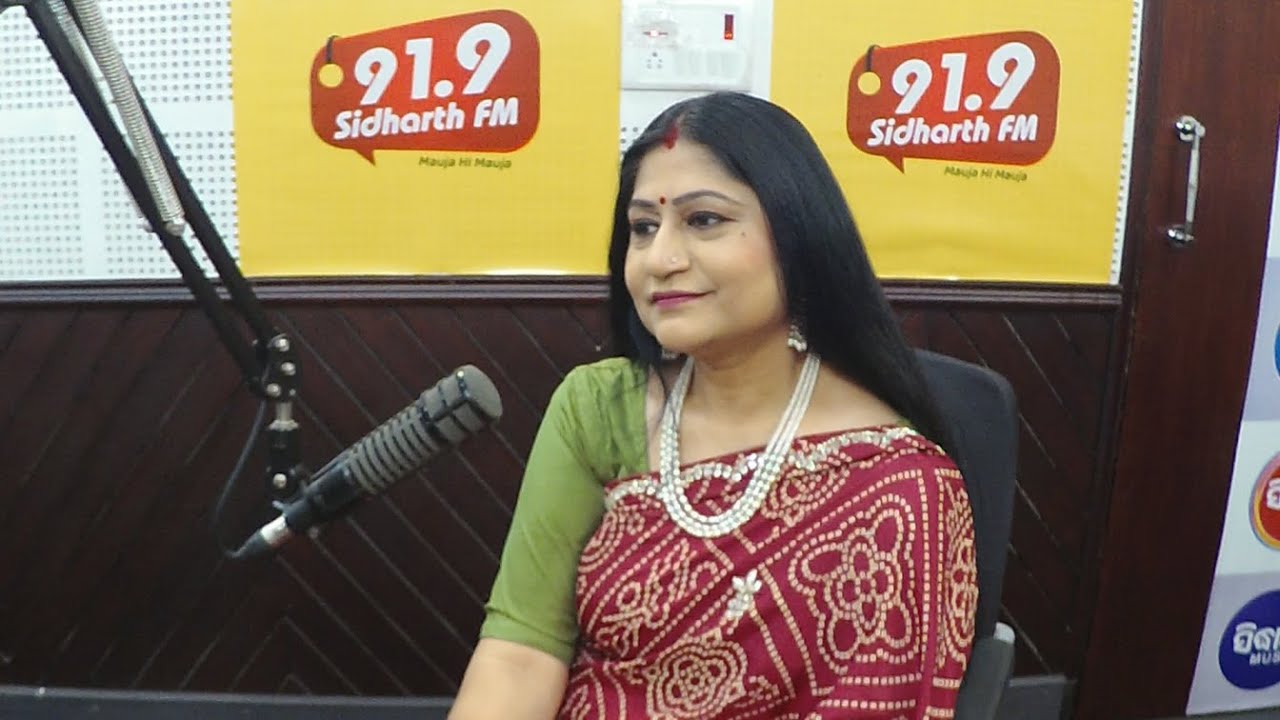 Do listen to a special talk with Legendary Singer Namita Agrawal on Dussehra with RJ Sunayana...