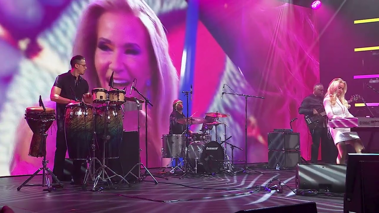 Lisa Addeo Xmas Special, Live 'n' Kickin' at Full Sail University 