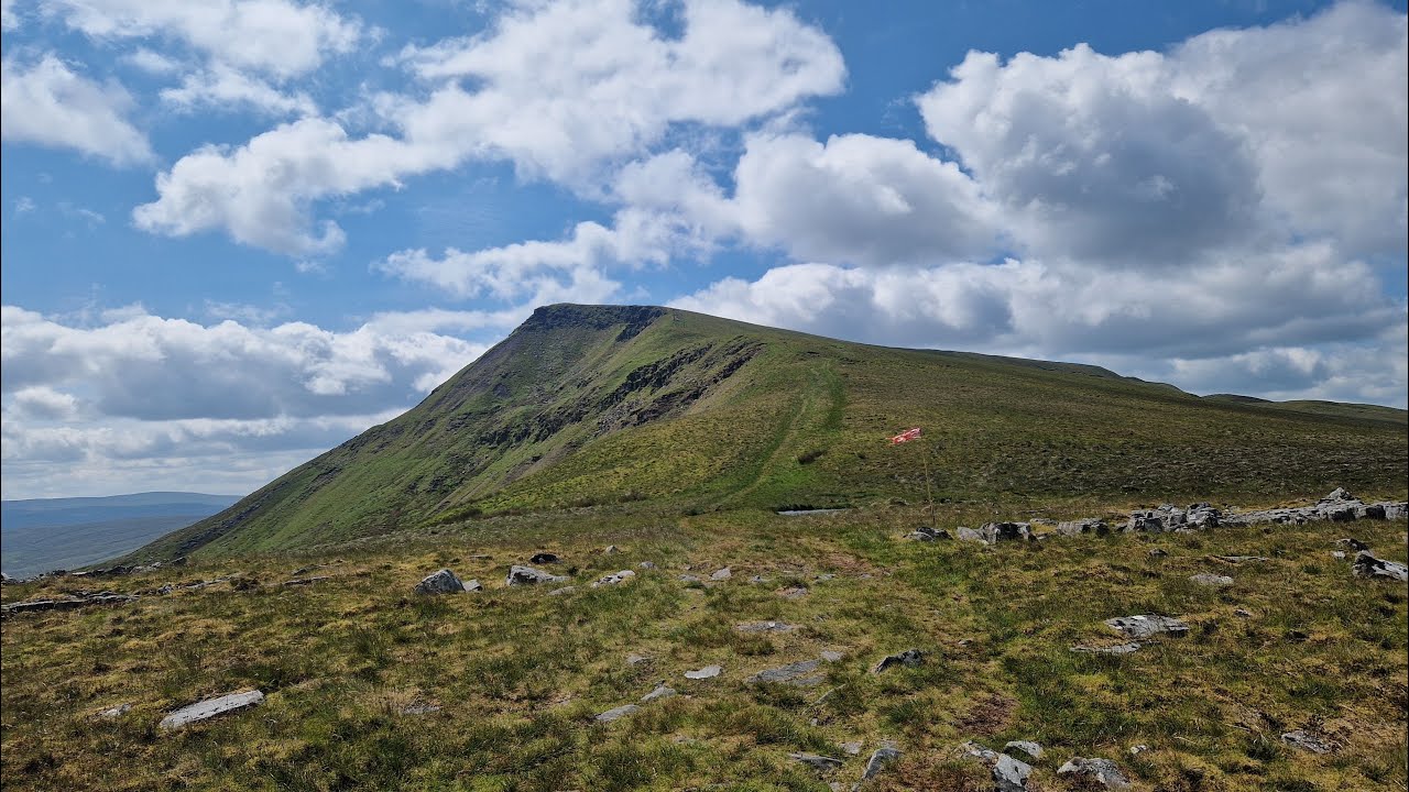 Yorkshire Dales WILD BOAR FELL, a proper Mountain 708m, a Dales 30 peak too