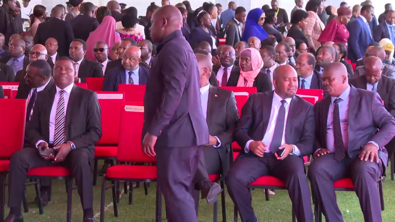 LIVE: RAIS SAMIA AKIWAAPISHA MAWAZIRI NA MANAIBU WAZIRI WATEULE- IKULU CHAMWINO DODOMA