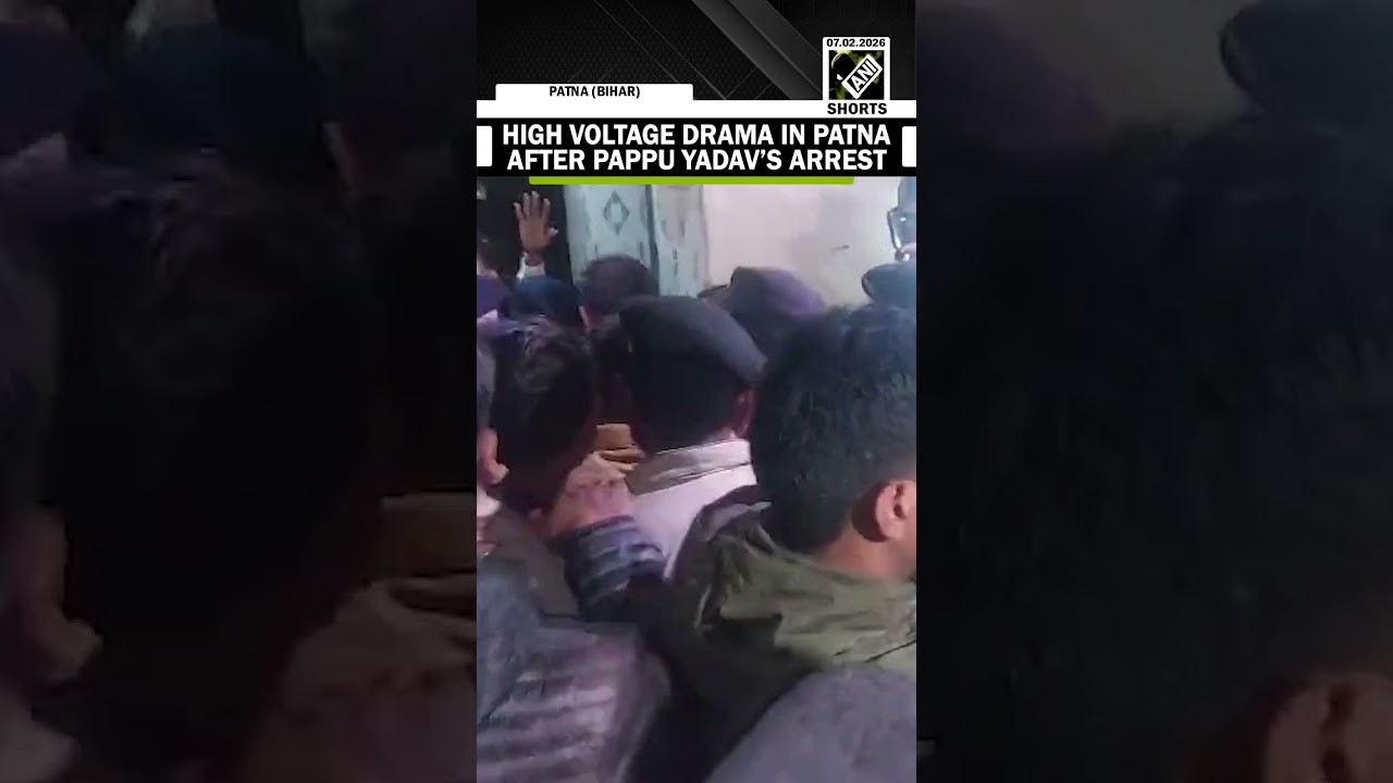 Supporters create high voltage drama in Patna following the arrest of Pappu Yadav in 1995 case