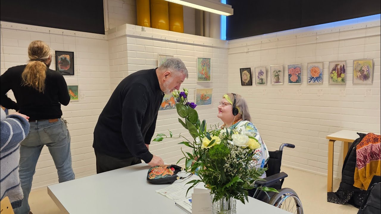Auringosta aaltojen alle: Eeva Heromaa-Hirvosen taidenäyttely