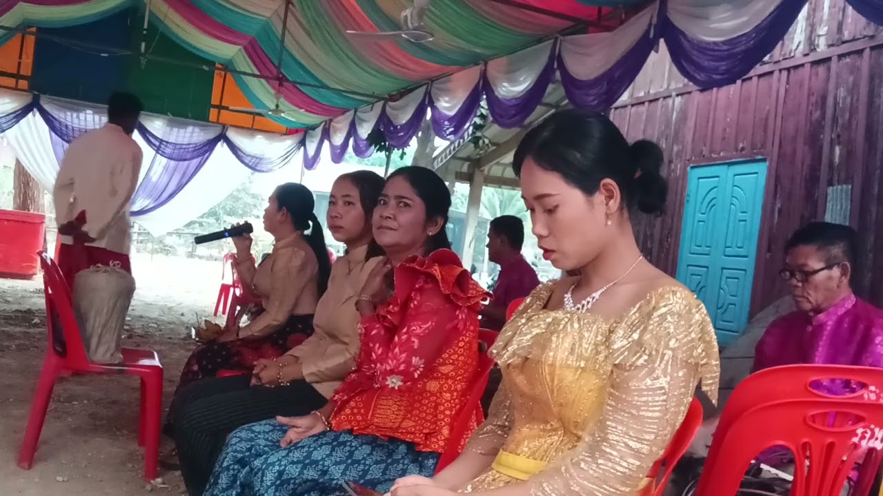 បទសំពោងភ្លេងប្រពៃណីច្រៀងអ្នកស្រីឈានផ្លិតទឹព្វ