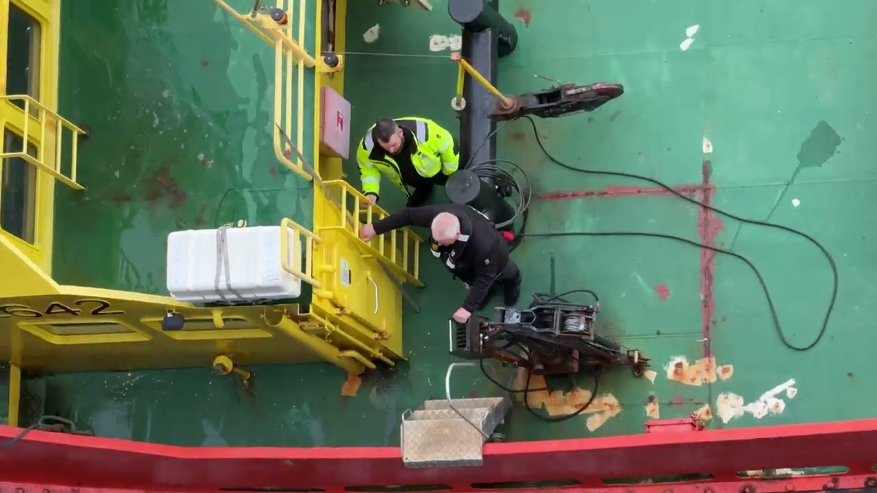 2024年7月13日　HALロッテルダム　イーサフィヨルズゥル入港時のタグボート
