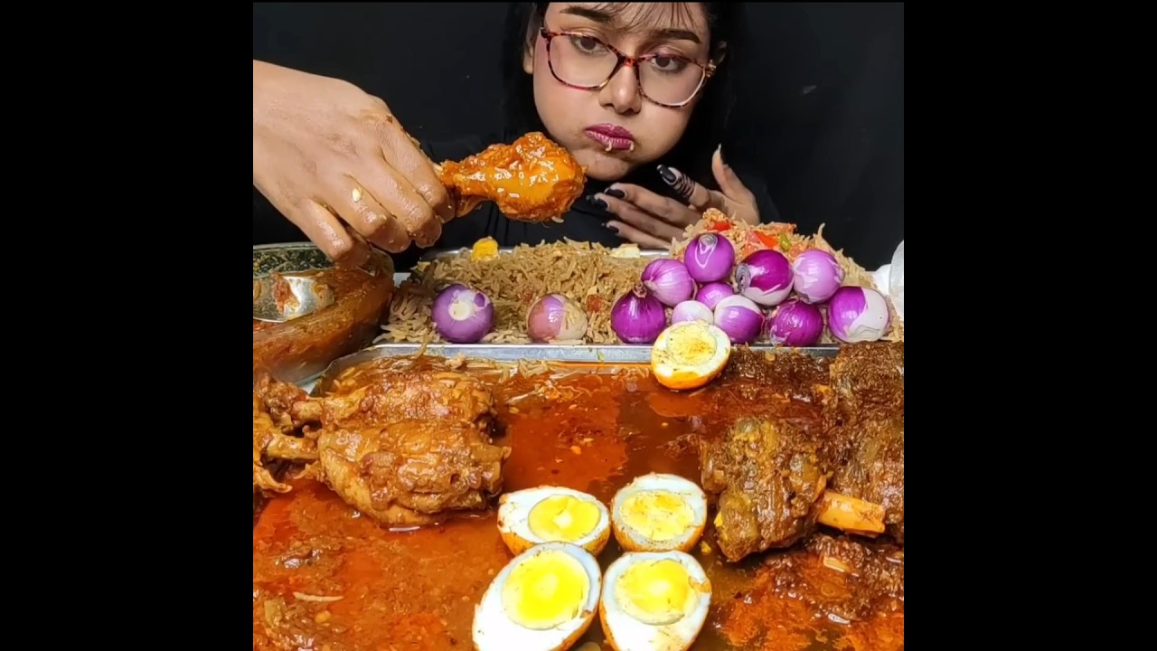 ASMR: EATING SPICY CHICKEN LEG PIECE🔥 FRIED RICE || #shorts #mukbangn#asmreating #mukbangasmr #asmr