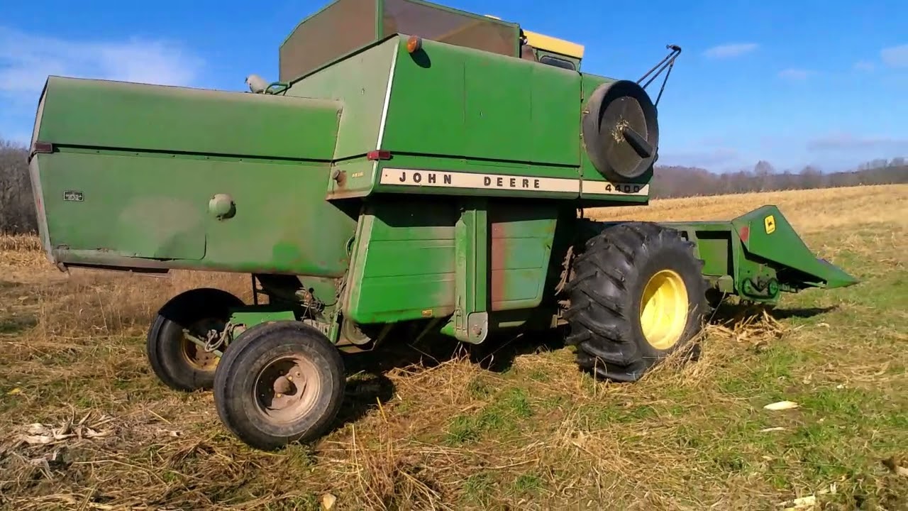 Unloading corn and shelling