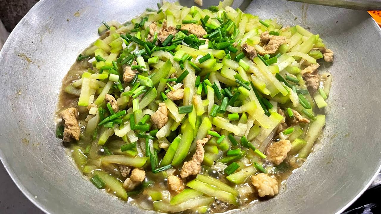 របៀបឆាត្រឡាចនិងសាច់ជ្រូក/​ ឆាត្រឡាច​/ How to make fried pork and vegetables/​​ Cooking vegetables