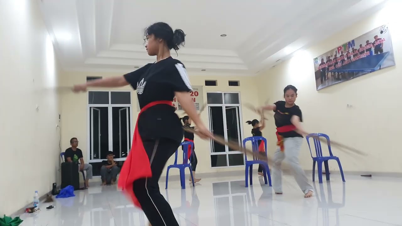 Latihan persiapan pentas Lenong Betawi kontemporer