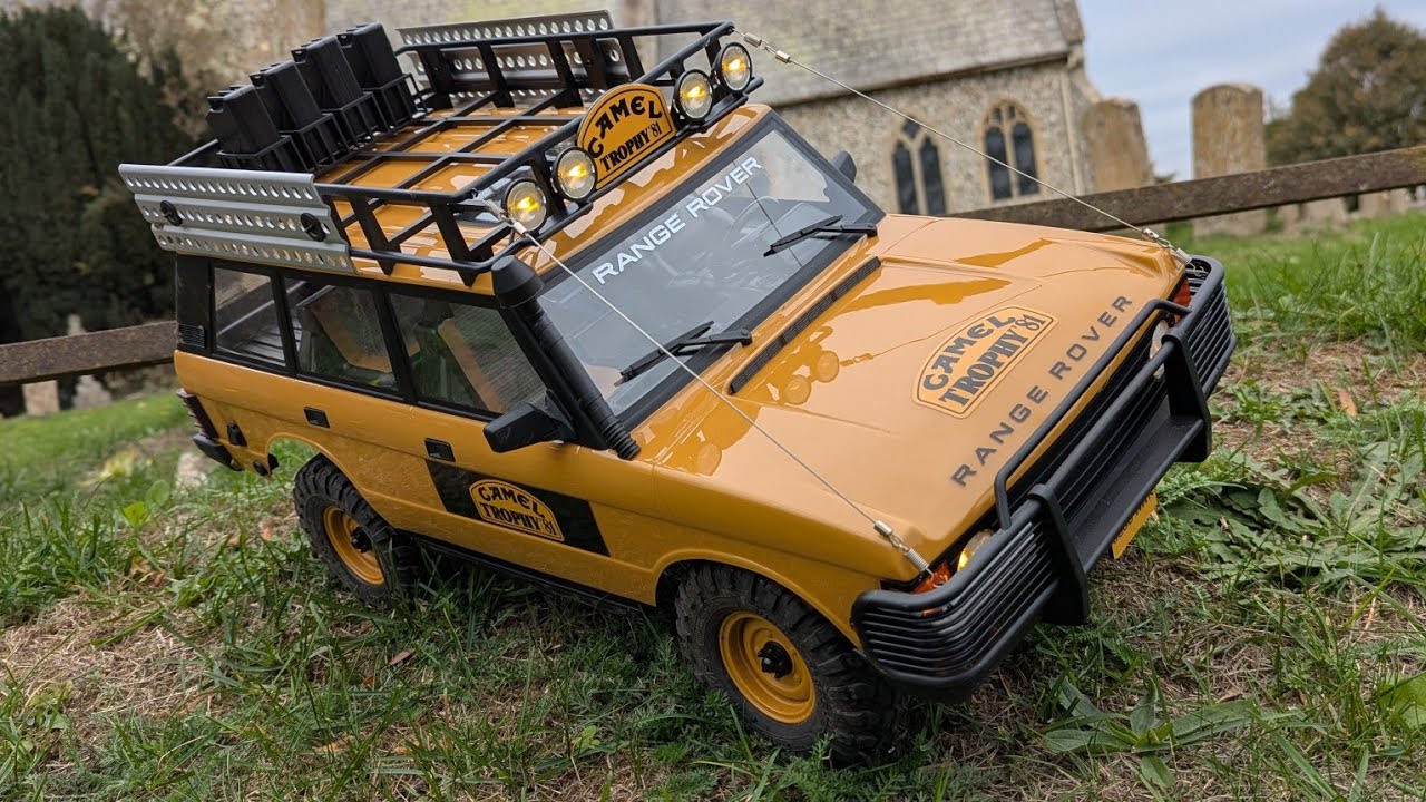 Fms Fcx10 Rc Camel Trophy Range Rover gets put through its paces at the castle  !! 🏰     Wow. !!   😳