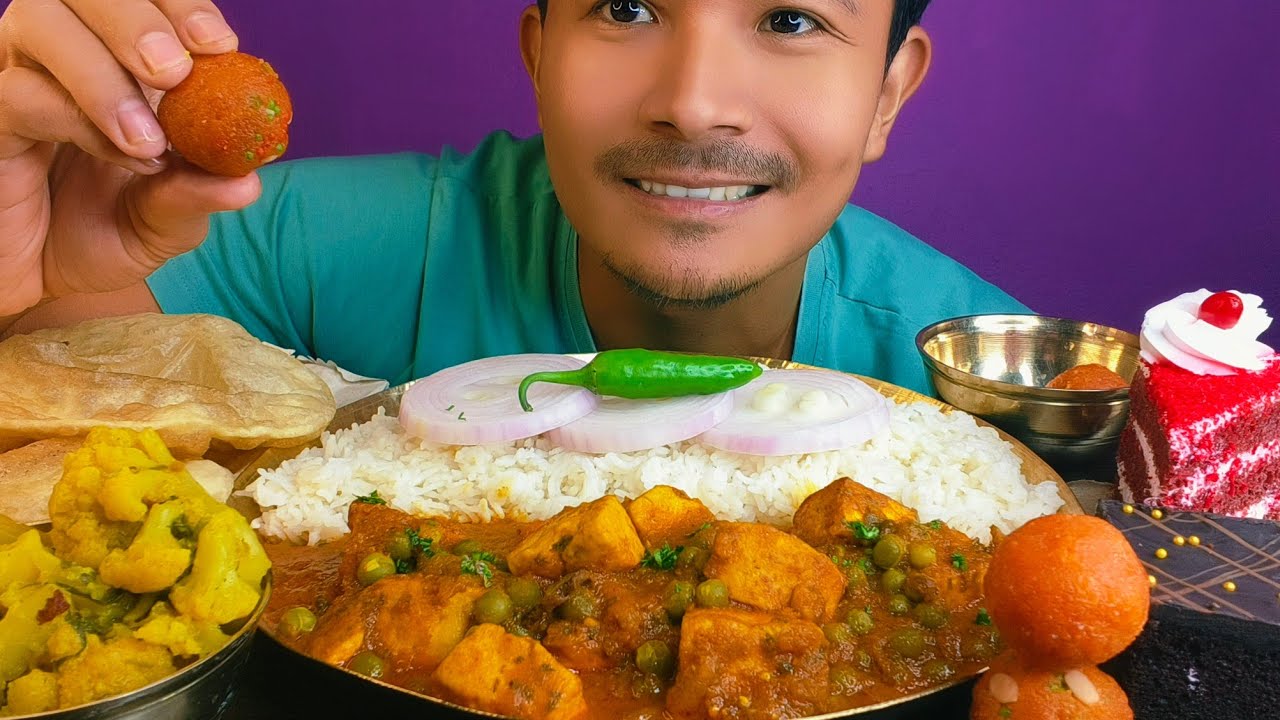 Eating Matar Paneer gravy with Rice | Puri Sabji | Brownie | Red Forest Cake | Moti Chur ke Laddu 