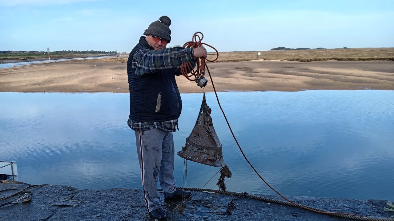 Magnet Fishing Crab Nets and Crabs in Wells-next-the-Sea 