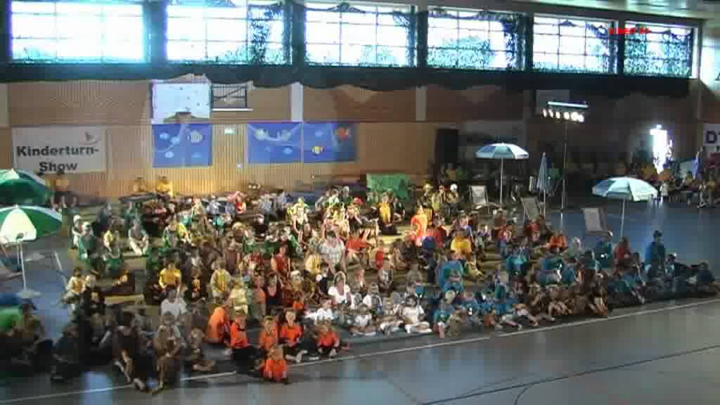 Die Kinder-Turn-Show in der Turnhalle des Uecker münder Gymnasium--6 und der letzte Teil.flv