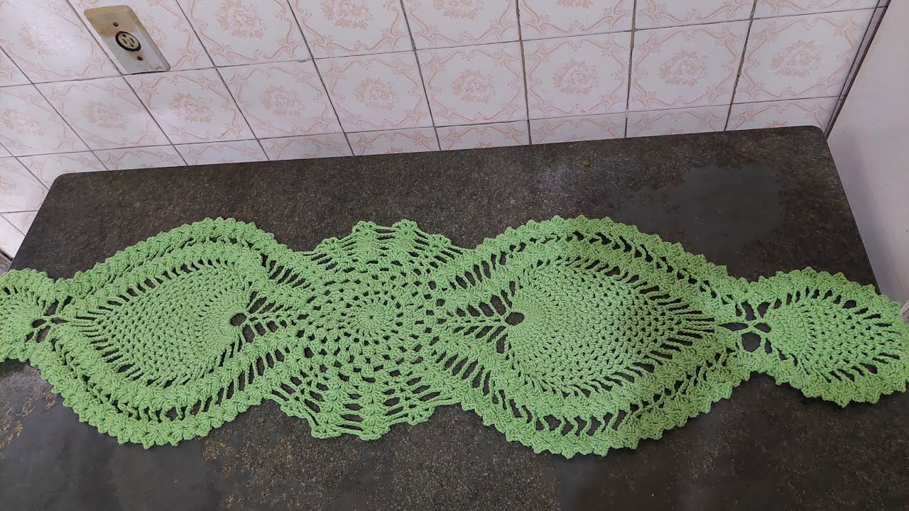 Passo a passo do trilho de mesa em crochê, ponto abacaxi, super fácil!
