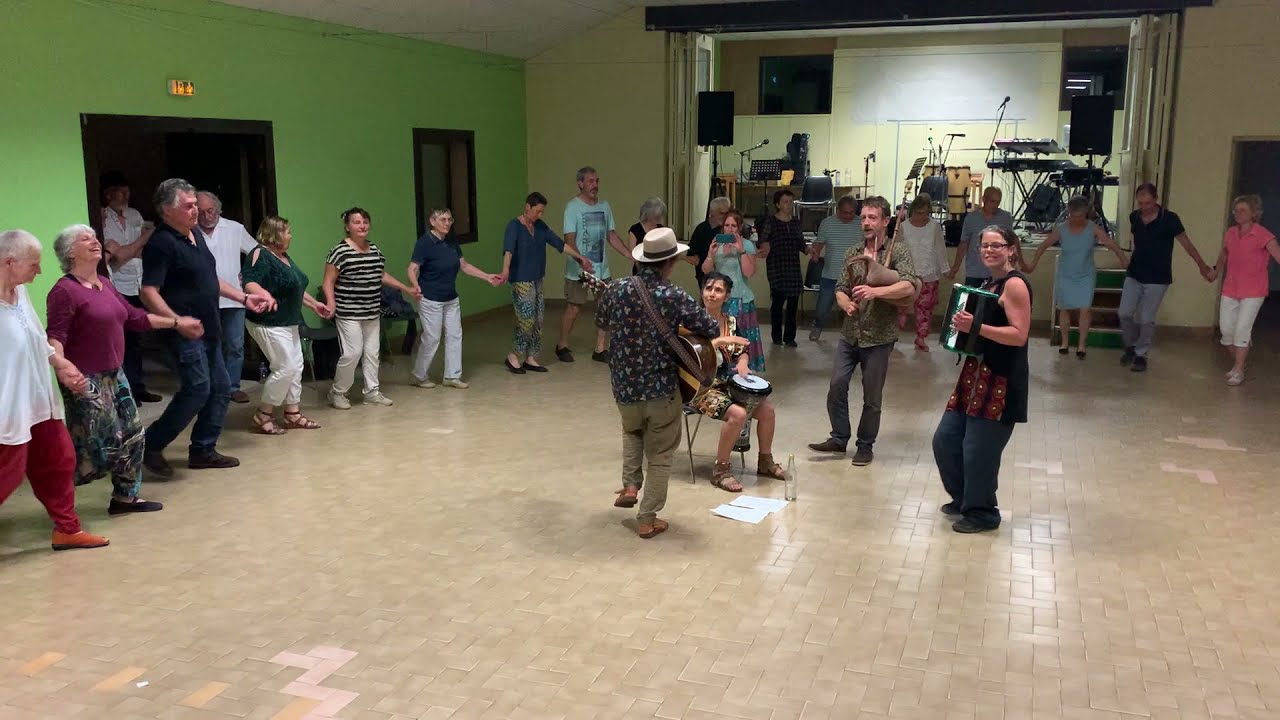 Ronde du Quercy dansée à La Rouquette 12200 le 14 mai 2022
