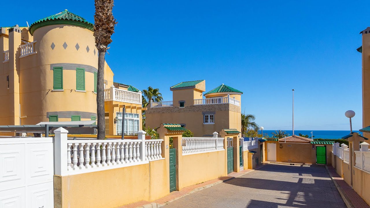 FOR SALE! Fresh Villa in La Mata with sea views 🌊