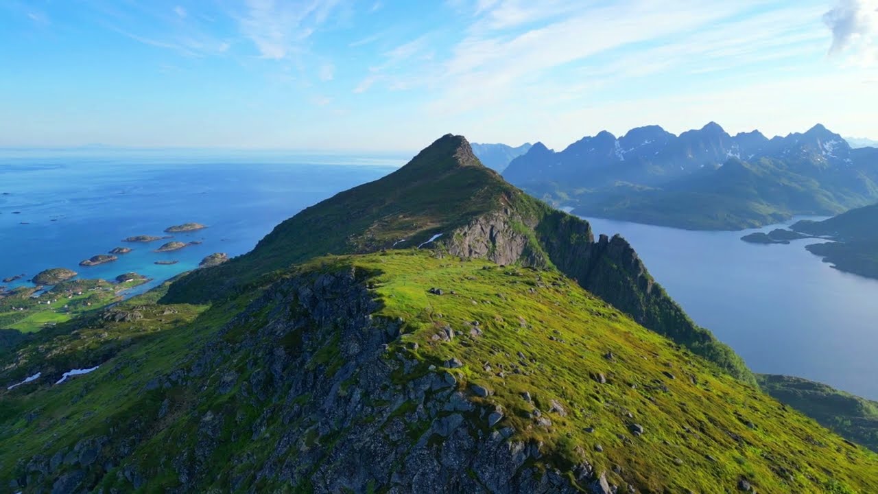 Teltovernatting på Årsteinen ved Dronningvarden i Lofoten