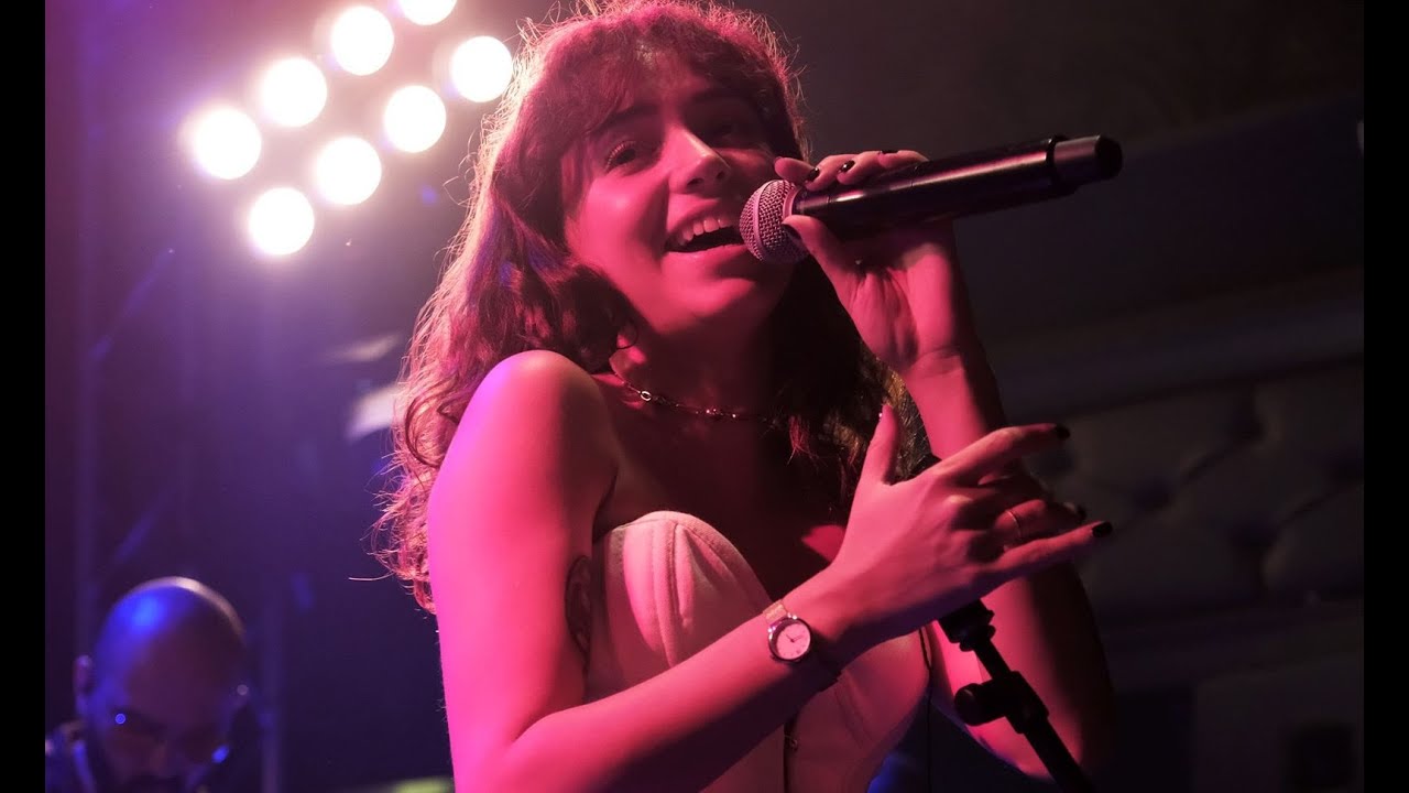 ZEYNEP BASTIK - Yol (Fikri Karayel cover) (Konser/Canlı) @ Antalya Park