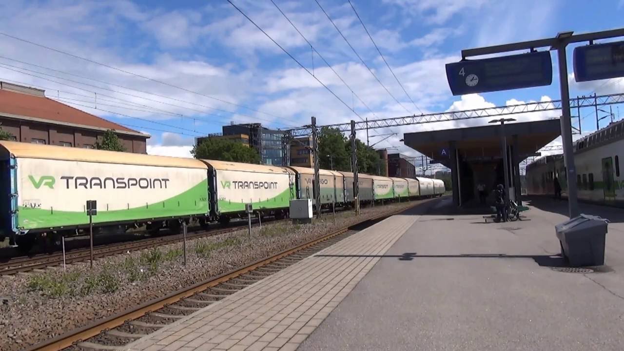 Freight train 2869 arrives Lahti station