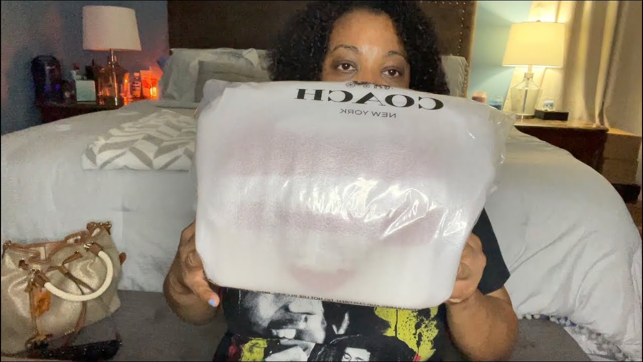 I have wanted this bag for so many years I can’t believe I got it, COACH UNBOXING 👏🏽
