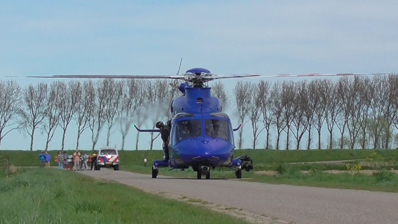 Vliegtuig maakt noodlanding in Sommelsdijk! - Politie helikopter (Agusta!) land en vertrekt!