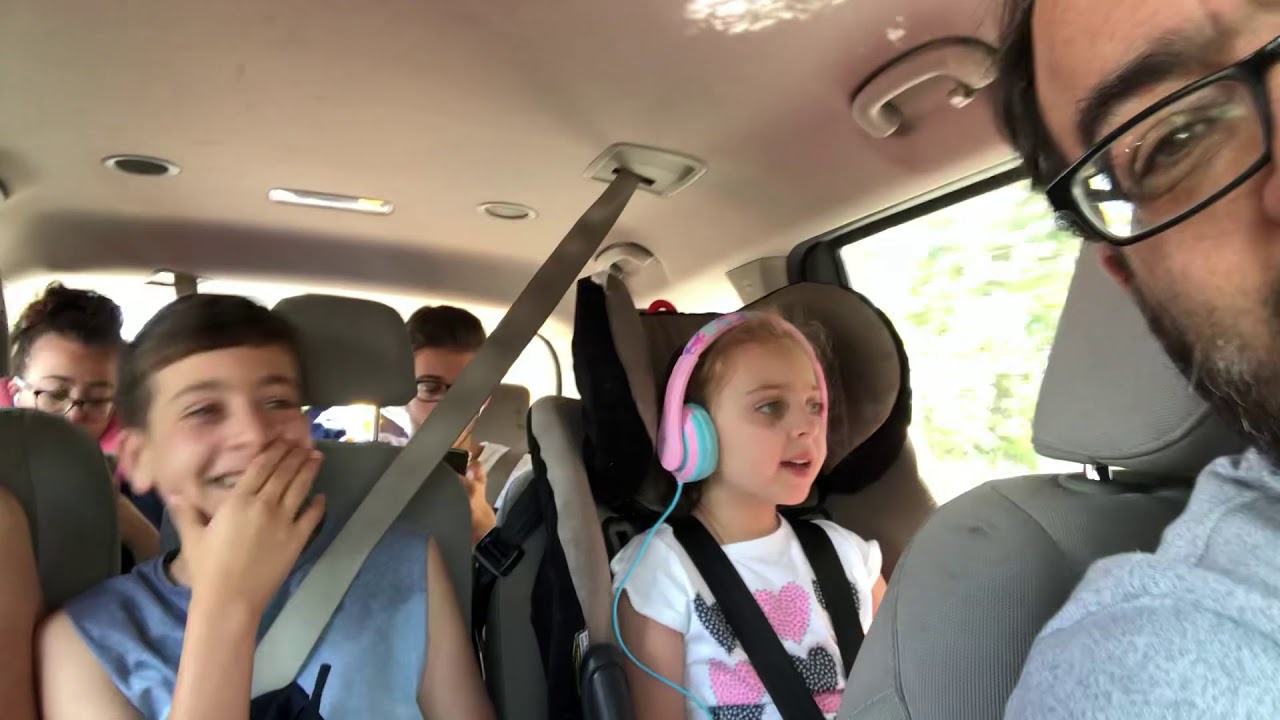 Mia&rsquo;s sing along