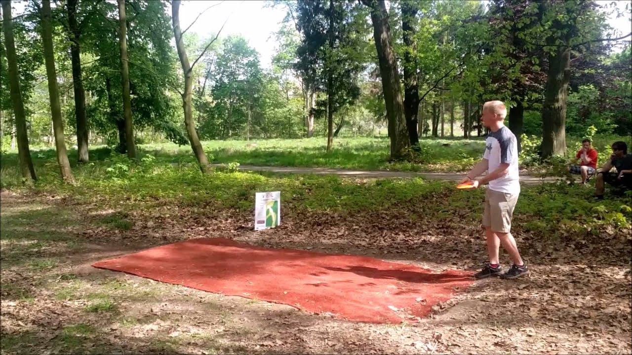 Disc Golf - KJ Nybo and Passi Koivu drive
