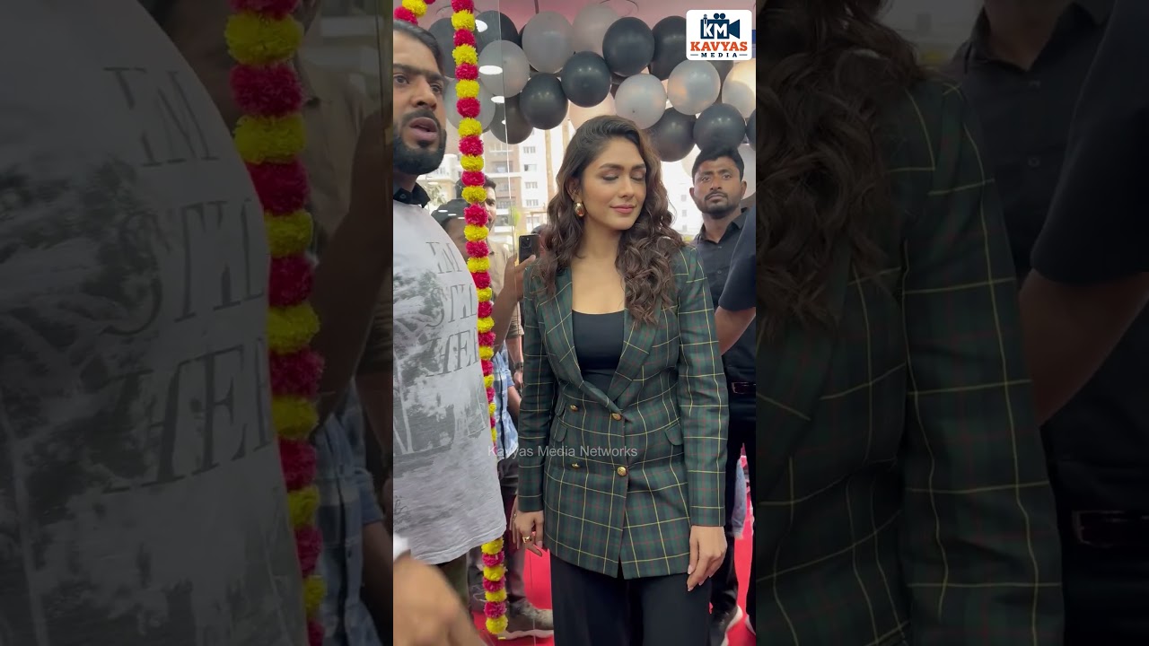 #mrunalthakur #latest #dance #visuals #ytshort #shotrs #viralvideo #viral #viralshorts #kavyasmedia