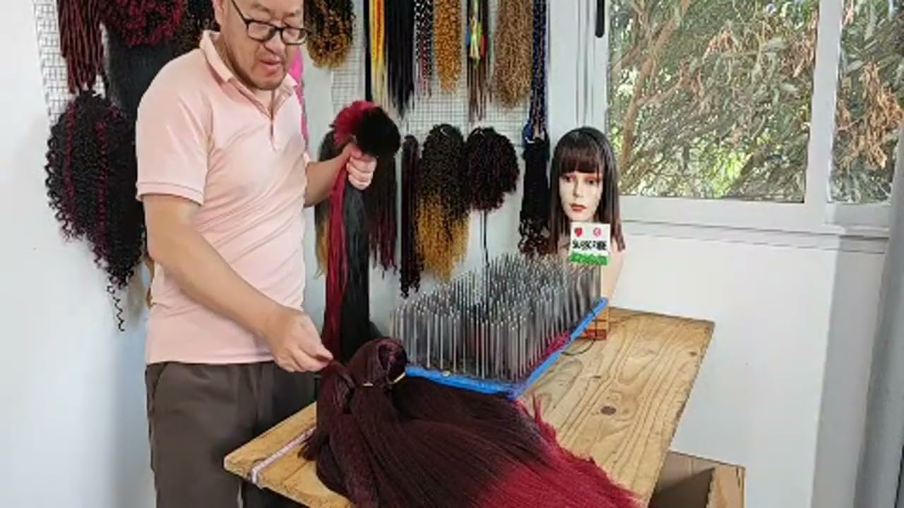 “African synthetic wig making, pre-processing: color mixing. Wig making skills. Handmade.