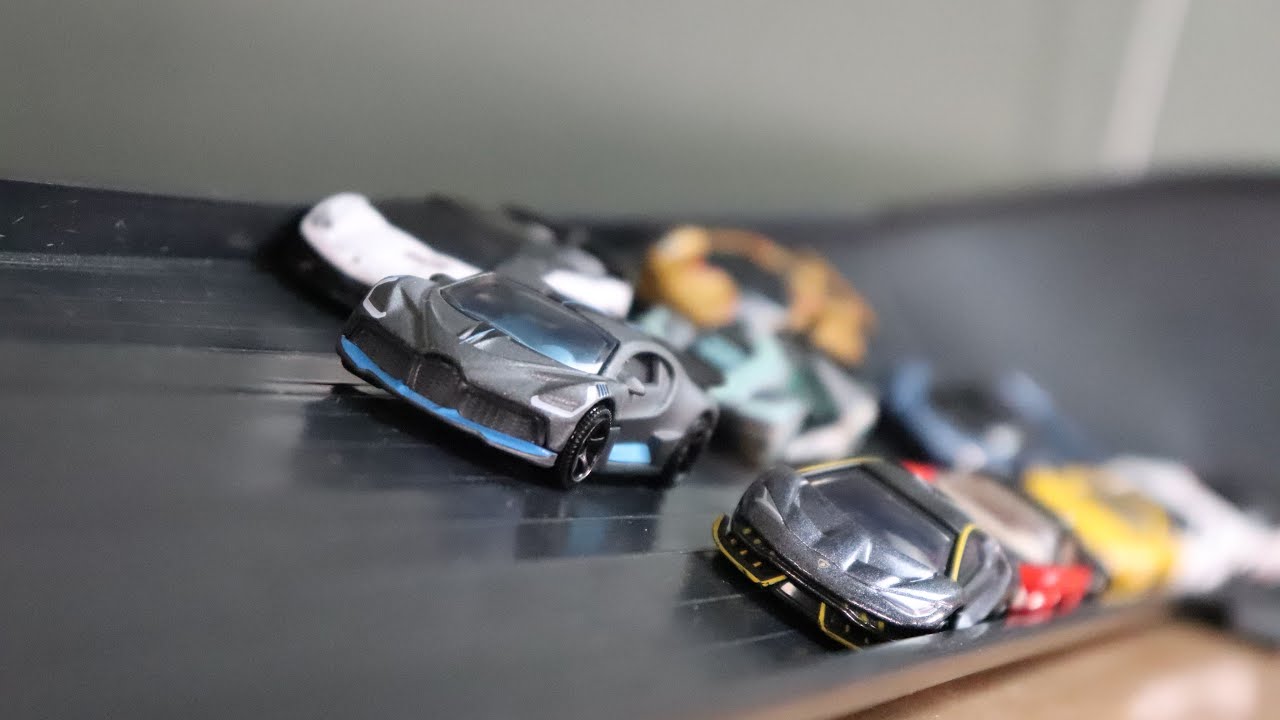 HOT WHEELS HYPERCAR FAT TRACK MERGE RACE (feat. Bugatti Divo) | JonRacer3