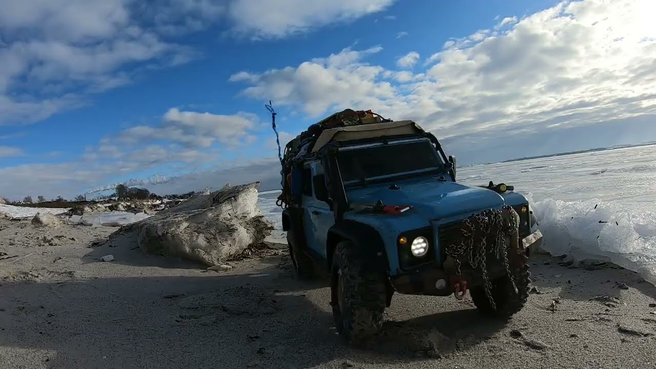 Trx4 Defender on ice by the sea Egå
