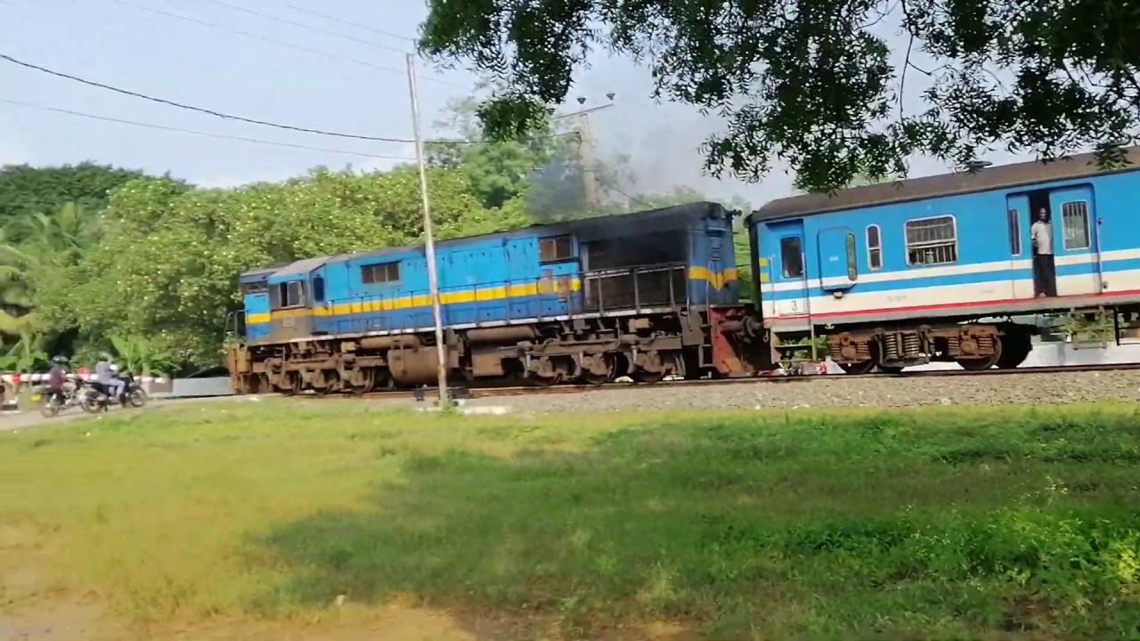 Train leaving Kilinochci station to Jaffna