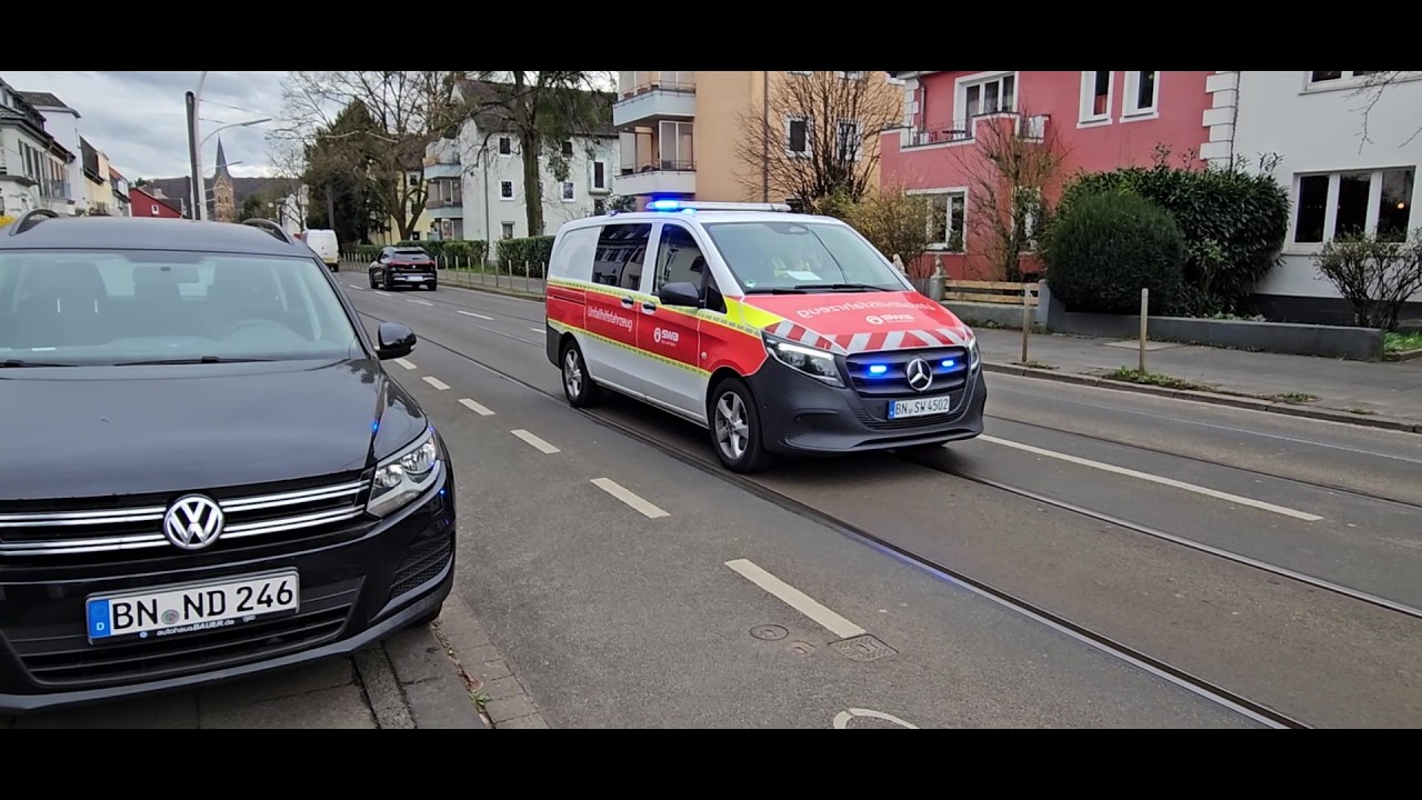 UHF Verkehrsaufsicht SWB Bus&Bahn begleitet Straßenbahn abschleppende Straßenbahn