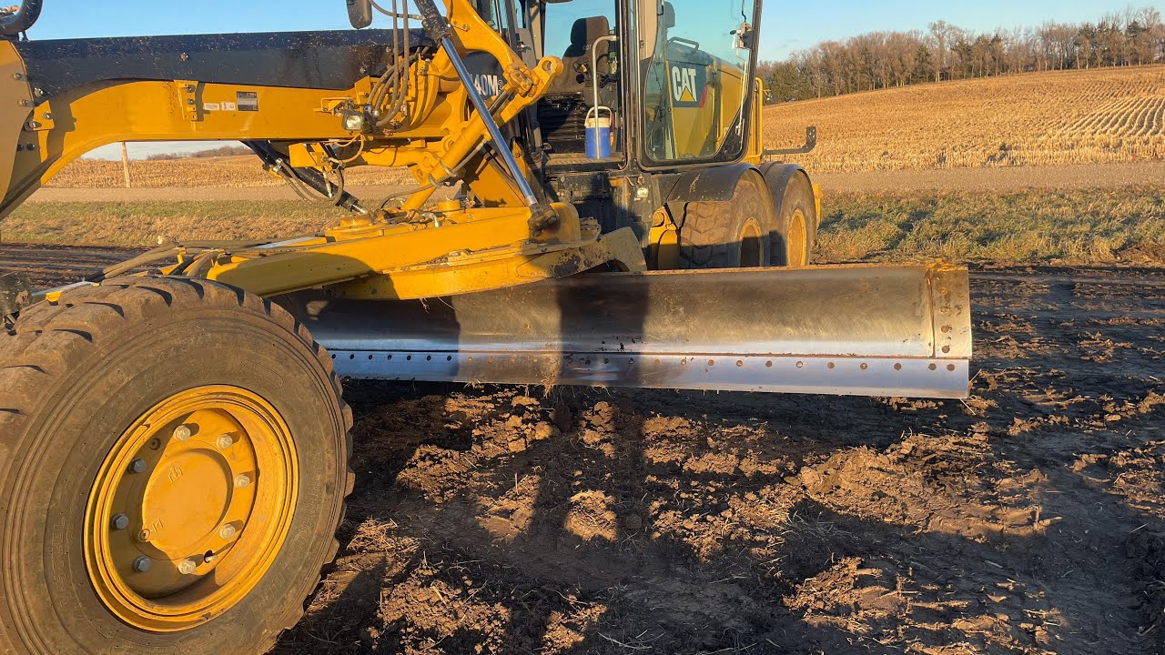 how to pull saddel pin on cat 140M3 Motorgrader