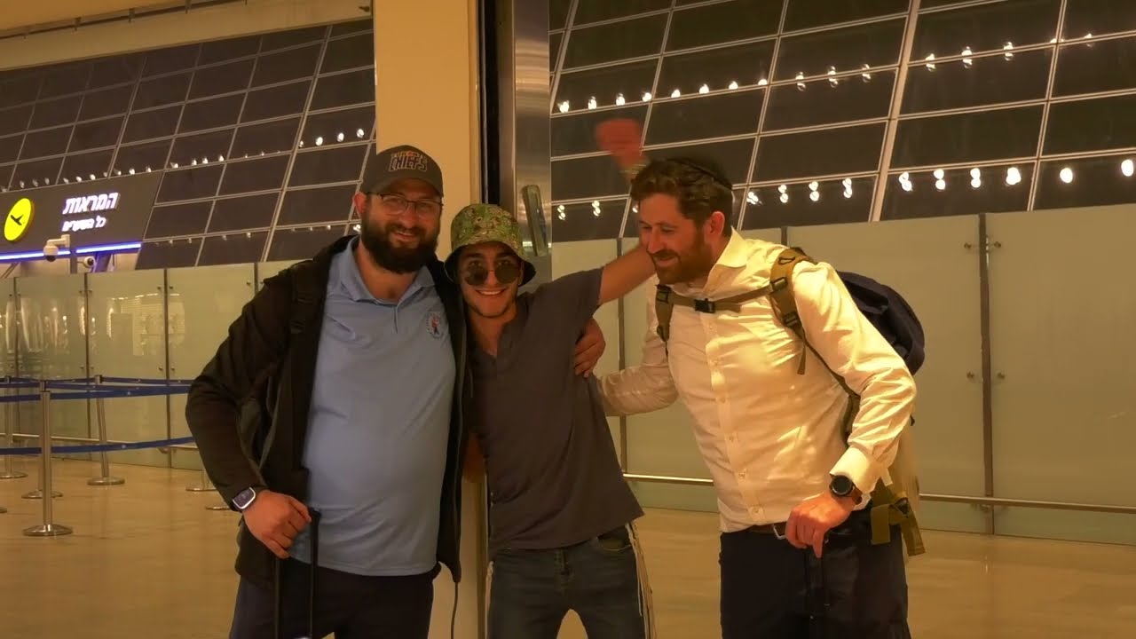 הרב יאיר רוזנפלד והרב מאיר מימון עושים שטויות בנתבג | מתוך המופע 