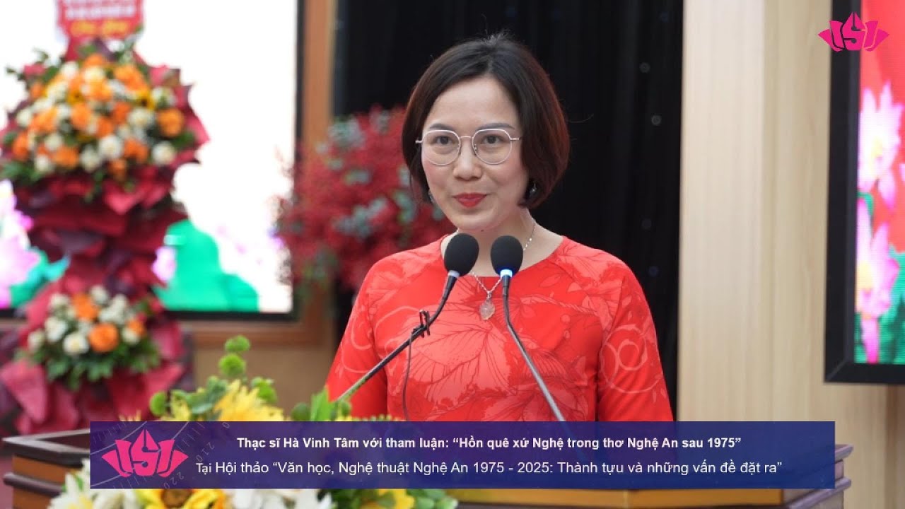 Thạc sĩ Hà Vinh Tâm trình bày tham luận: “Hồn quê xứ Nghệ trong thơ Nghệ An sau 1975”