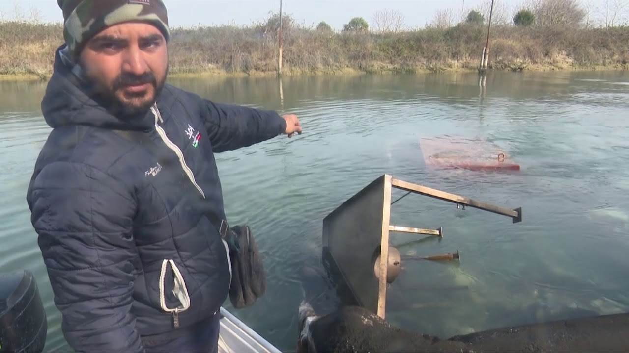 RAVENNA: Brucia un’altra barca alla Baiona, è guerra tra pescatori e bracconieri | VIDEO