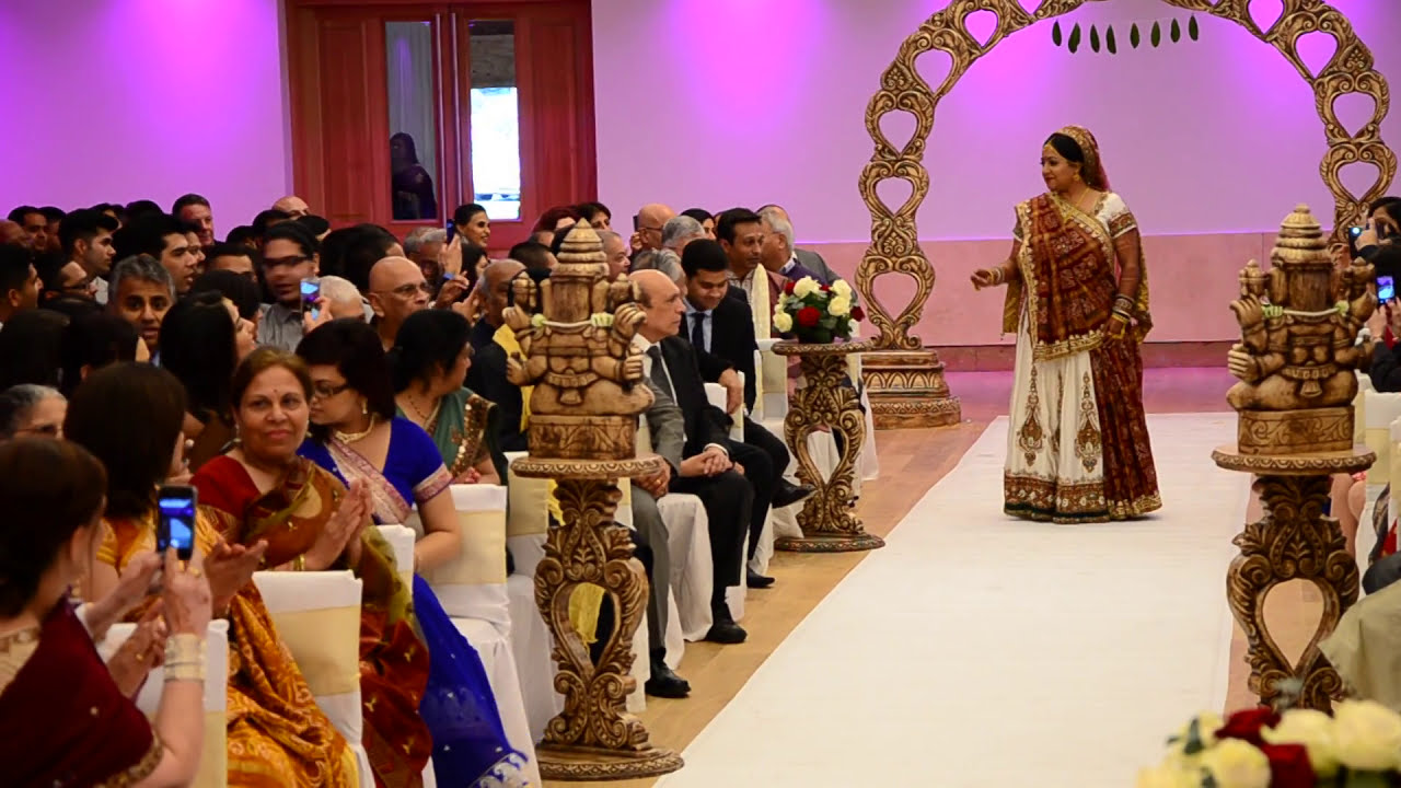 Hindu Gujarati Wedding at Oshwal Centre Hertfordshire | Dramatic Bridal Entry