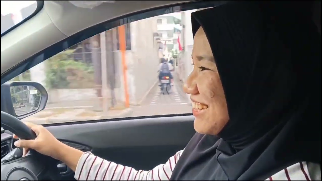Belajar mengemudi itu mudah ya, mudah kalau pas dengan Trainernya