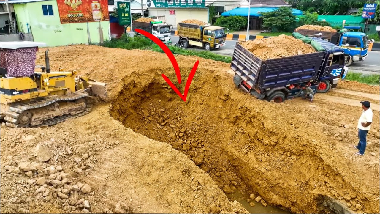 Small 5T Dump Trucks Fail Driving At Work!! Small Bulldozer Pushing Soil Fill The Land 