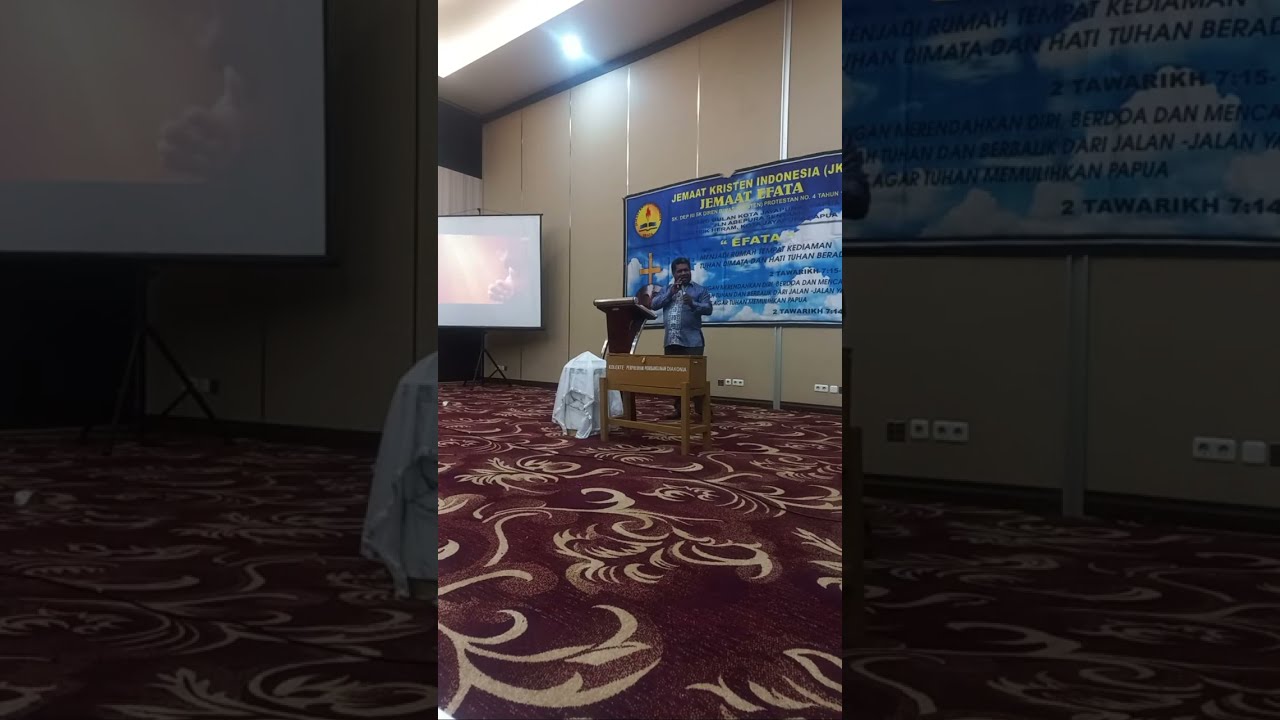 Ita Rahawarin sedang live sekarang!