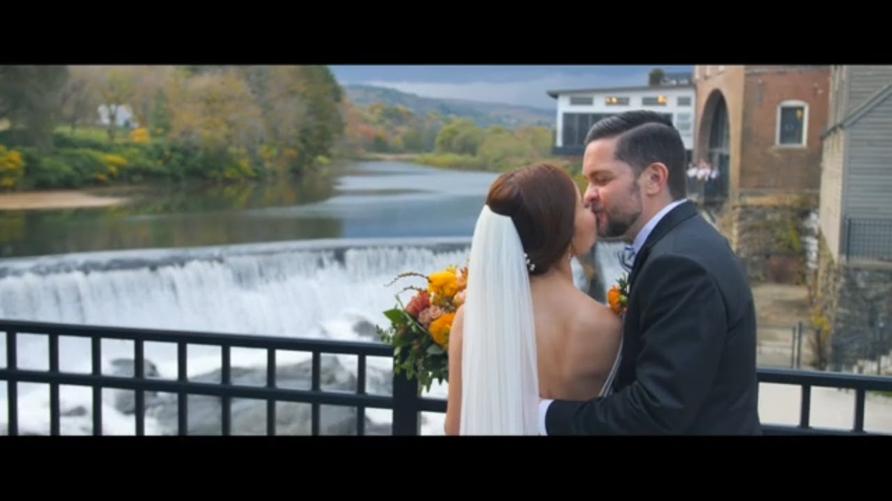 Wedding at The Quechee Inn At Marshland Farm // Jenn + Scott // Vermont Fall Wedding