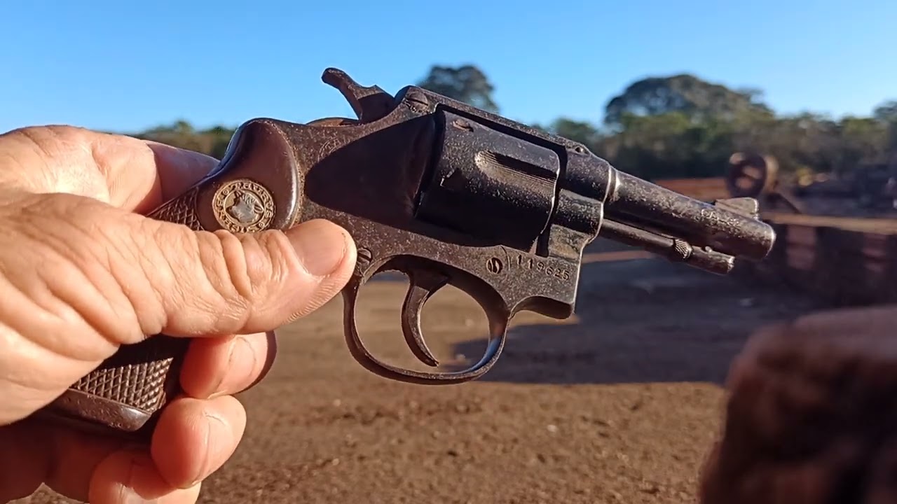 TAURUS CANELA SECA CALIBRE 32 . , (RELÍQUIA).