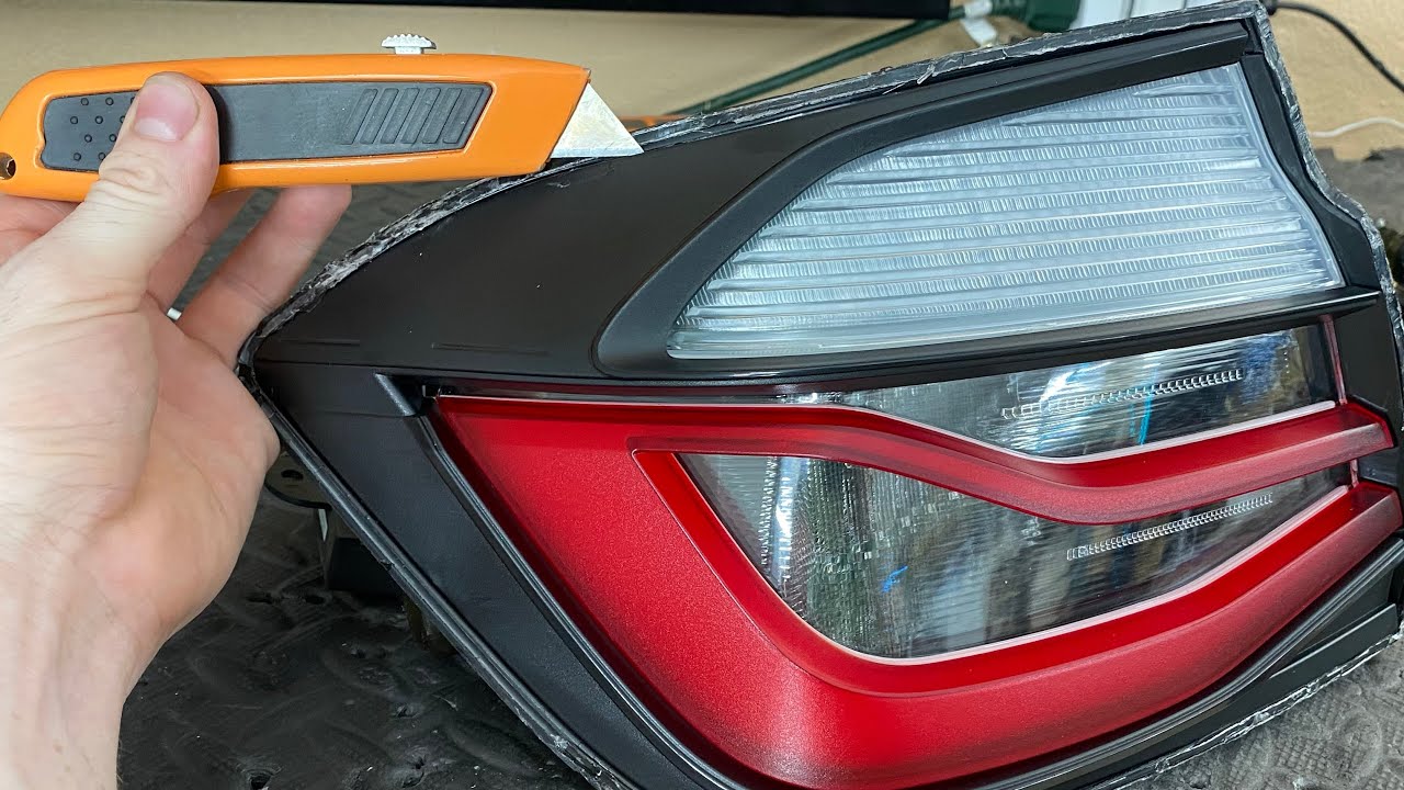 how to open f30 tail lights
