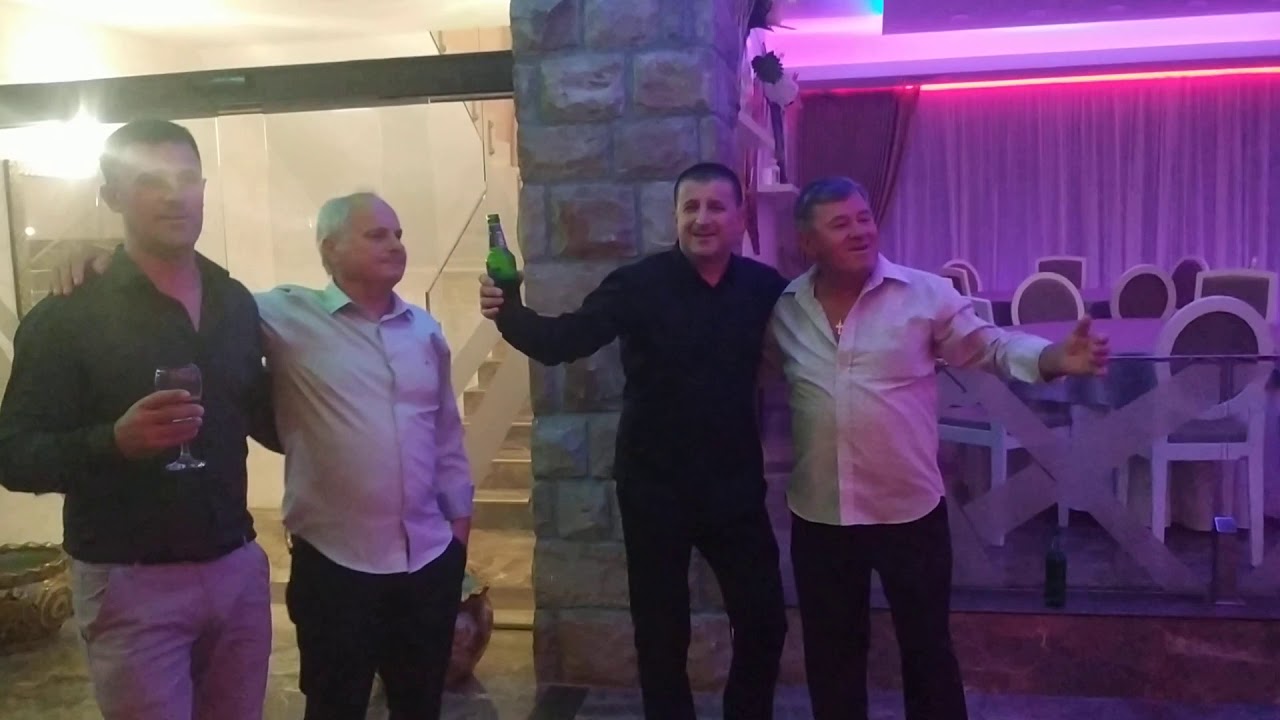 Momo  stari oras