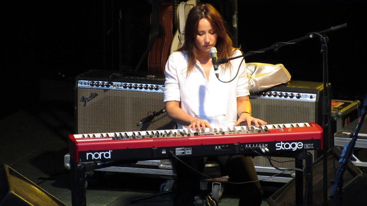 KT Tunstall - Yellow Flower - Gawsworth Hall 19-7-2013